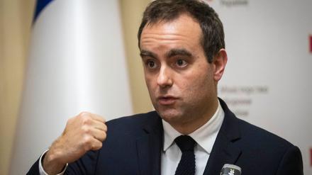 Frankreichs Verteidigungsminister wirft Russland ein aggressives Verhalten vor.