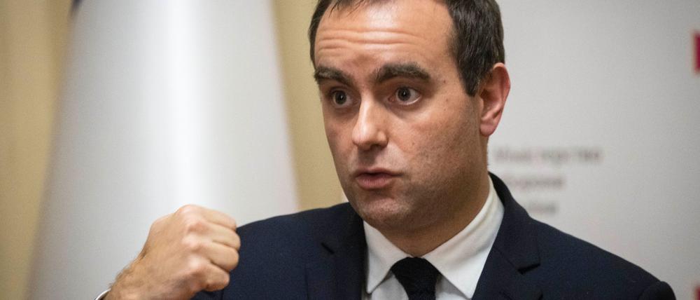 Frankreichs Verteidigungsminister wirft Russland ein aggressives Verhalten vor.