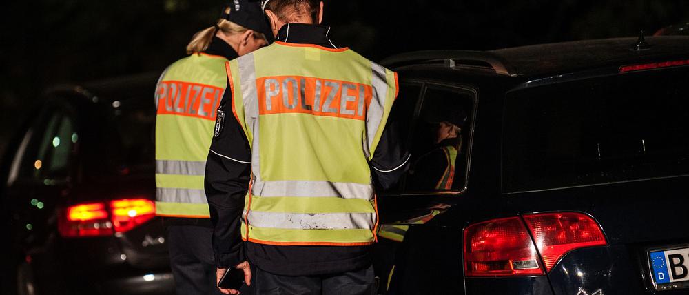 Polizei blitzt Raser in Tempo-30-Zone. (Symbolbild)
