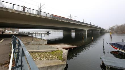 Die Humboldtbrücke in Potsdam.