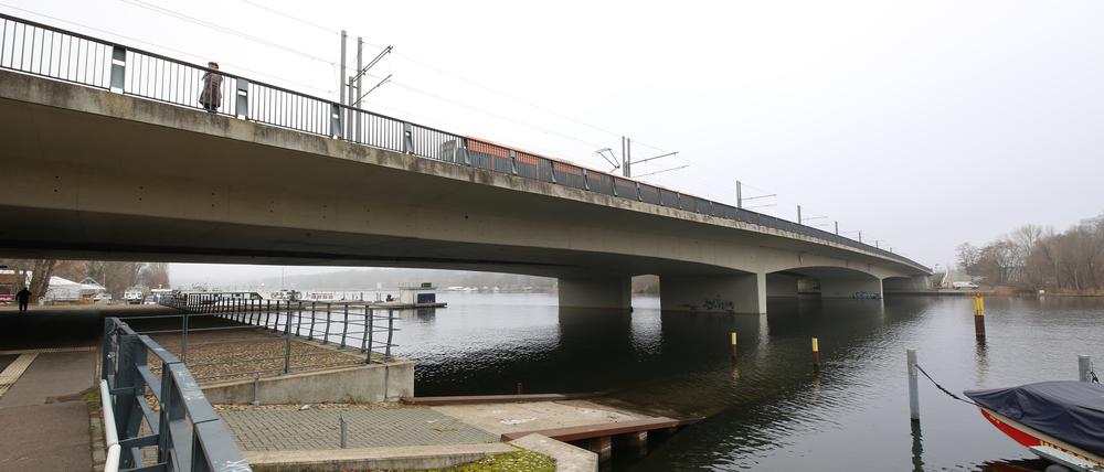 Die Humboldtbrücke in Potsdam.