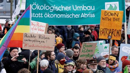 Ein Bündnis aus rund 60 Organisationen hat zu einer Demonstration gegen die aktuelle Agrarpolitik vor dem Reichstagsgebäude aufgerufen. (Archivbild)