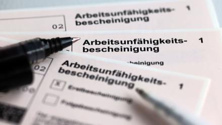 Eigentlich gesund und trotzdem krankgemeldet ‒ das hat mehr als jeder Vierte schon einmal getan. (Symbolbild)