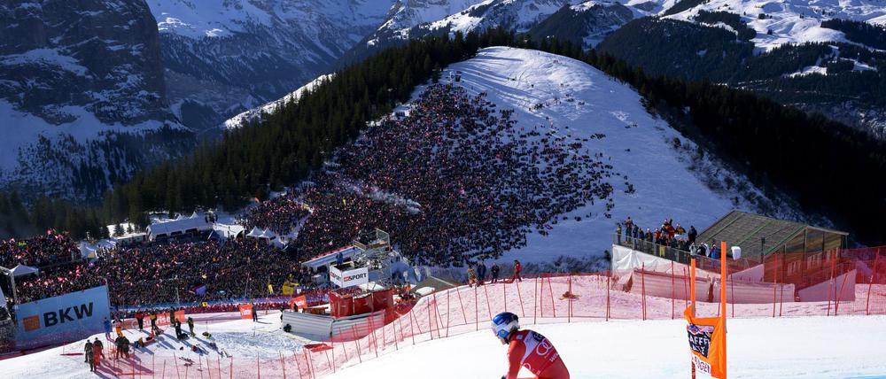 Vor spektakulärer Kulisse rast Marco Odermatt zum Wengen-Sieg.