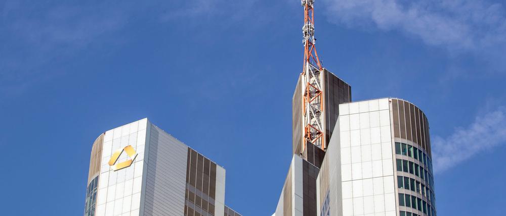Baut die Commerzbank im Kampf gegen eine Übernahme durch die Unicredit tausende Arbeitsplätze ab? (Archivbild)