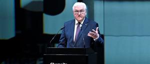 Bundespräsident Frank-Walter Steinmeier spricht während einer offiziellen Zeremonie.