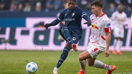 Die Zuschauer in Bochum sahen ein packendes Bundesligaspiel - mit Hauptdarsteller Myron Boadu (l).