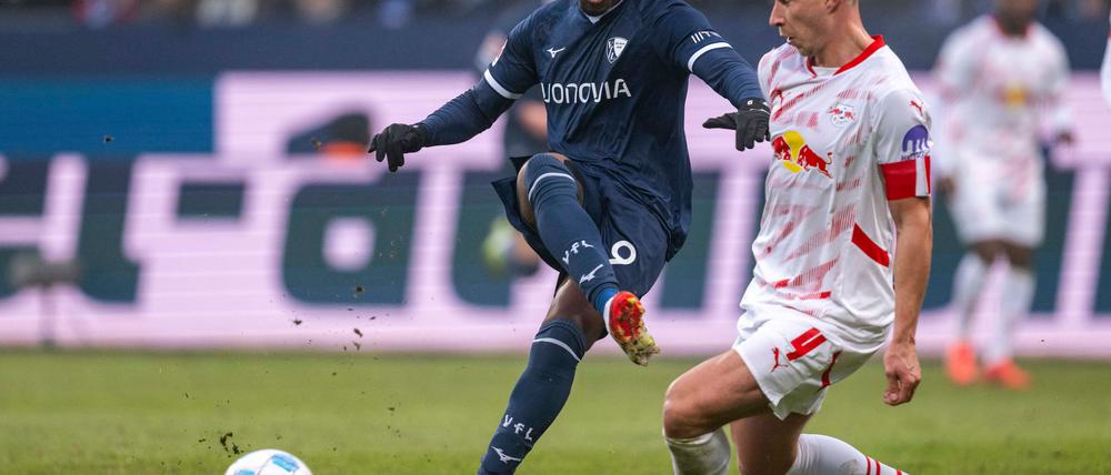 Die Zuschauer in Bochum sahen ein packendes Bundesligaspiel - mit Hauptdarsteller Myron Boadu (l).