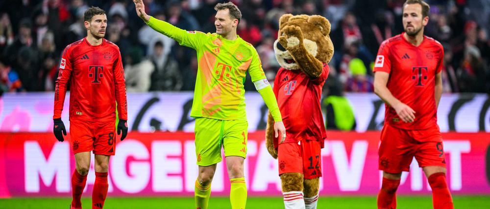 Manuel Neuer (2.v.l.) erwartet in nächster Zeit Transfernews.