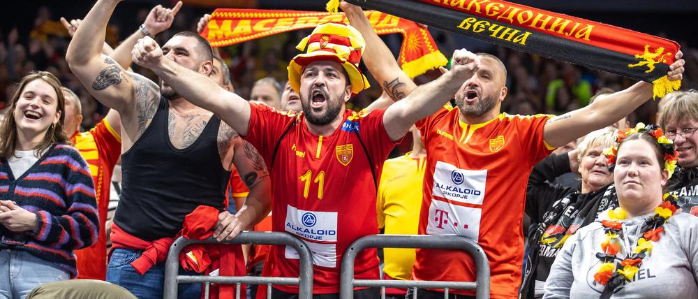 Der Handball-Weltverband hat das Fehlverhalten von Fans aus Nordmazedonien bei der WM bestraft.