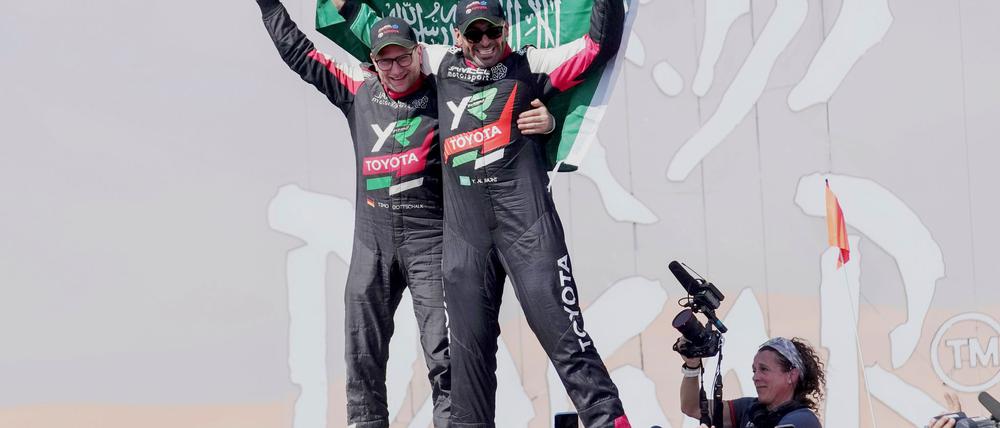 Timo Gottschalk (l) will mit seinem Fahrer Yazeed Al-Rahji in diesem Jahr öfters feiern.