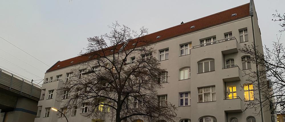Die Wohnhäuser in der Tegeler Straße 6-7 sind vom Abriss bedroht. Dort soll eine Werksfeuerwache von Bayer entstehen.