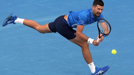 Novak Djokovic zieht ins Viertelfinale gegen Carlos Alcaraz ein