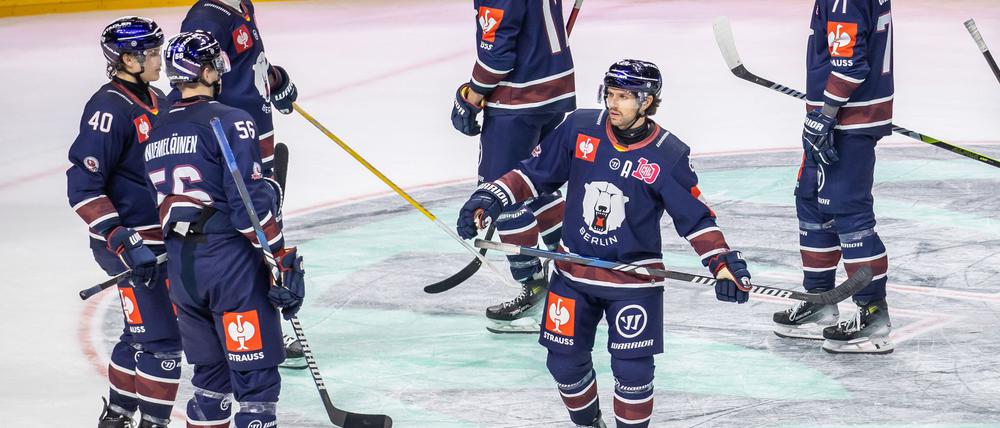 Die Eisbären Berlin kassieren im Spitzenspiel gegen Bremerhaven eine knappe Niederlage.