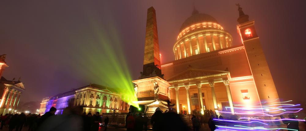 Die Nikolaikirche blieb bei der elften Ausgabe von „Unterwegs im Licht“ von Nebel umhüllt.