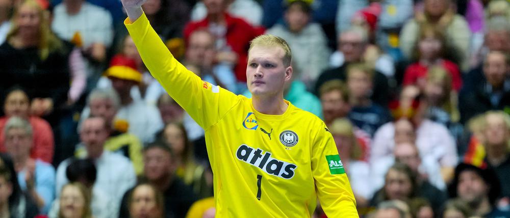 David Späth halt das DHB-Team mit starken Paraden immer wieder im Spiel. 