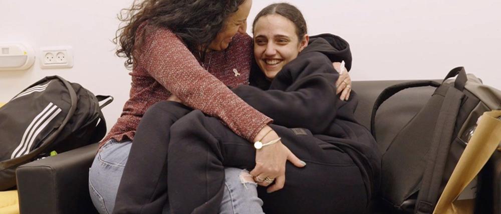 Treffen befreiter israelischer Geiseln mit Familien. 