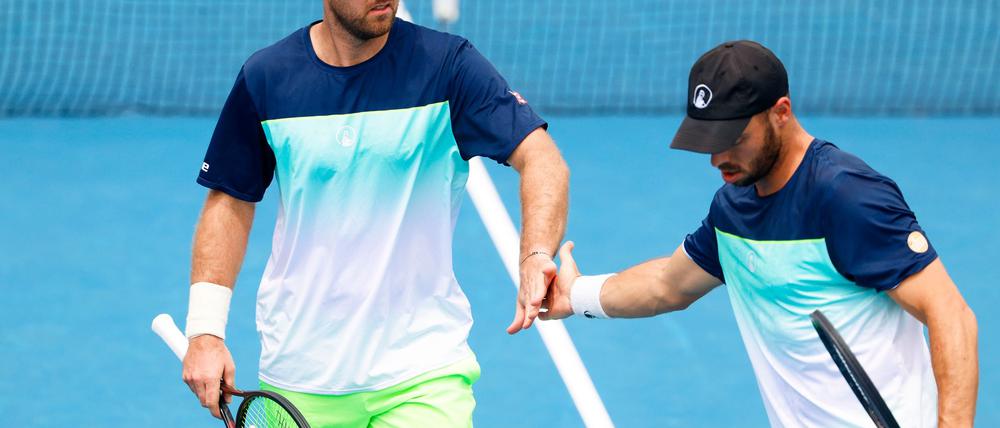 Die Doppelspieler Kevin Krawietz (l) und Tim Pütz erreichen das Viertelfinale der Australian Open