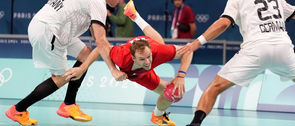 Mathias Gidsel (M) tanzte die deutsche Abwehr im Olympia-Finale regelmäßig aus.