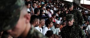 Nach Kämpfen zwischen der linksgerichteten Guerillagruppe ELN und Mitgliedern der Revolutionären Streitkräfte Kolumbiens (FARC) ist die Zahl der Todesopfer auf 80 gestiegen. 