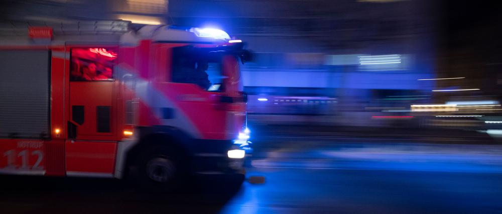 Die Feuerwehr löschte die Flammen. (Symbolbild)