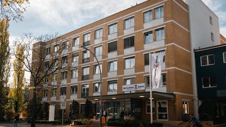 Außenansicht der DRK-Klinik Mitte in der Drontheimer Straße in Berlin-Wedding