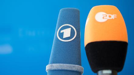 Die öffentlich-rechtlichen Sender ARD und ZDF haben sich die Medien-Rechte für die deutsche Übertragung der Fußball EM 2028 in Großbritannien und Irland gesichert.