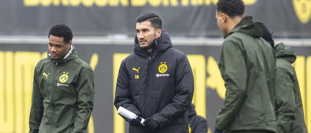 Dortmunds Trainer Nuri Sahin vor dem Spiel beim FC Bologna.  