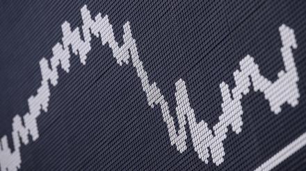 Die Dax-Kurve im Handelssaal der Deutschen Börse in Frankfurt