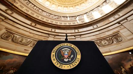 Das Podium für Trump steht bereit.