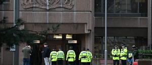 Der 18-jährige Angeklagte im britischen Southport-Prozess bekannte sich am Montag des dreifachen Mordes und des zehnfachen versuchten Mordes  schuldig.