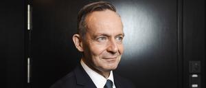 Volker Wissing (parteilos, bis 2024 FDP), Bundesminister für Digitales und Verkehr der Bundesrepublik Deutschland in seinem Büro für "Im Gespräch" mit Caspar Schwietering und Felix Leininger.