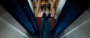 Der designierte Präsident Donald J. Trump betritt bei seiner Amtseinführung als 47. Präsident der Vereinigten Staaten in der Rotunde des US-Kapitols in Washington die Bühne.