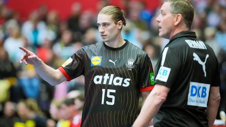 Juri Knorr (l) gehört bei der Handball-WM bisher zu den Aktivposten im deutschen Team.
