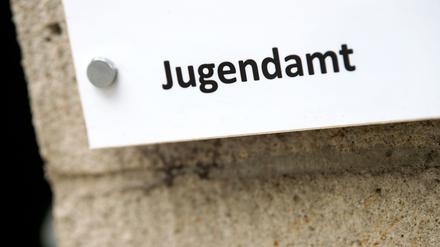 In Berlin stehen die Jugendämter wegen fehlendem Personal in der Kritik. (Archivbild)