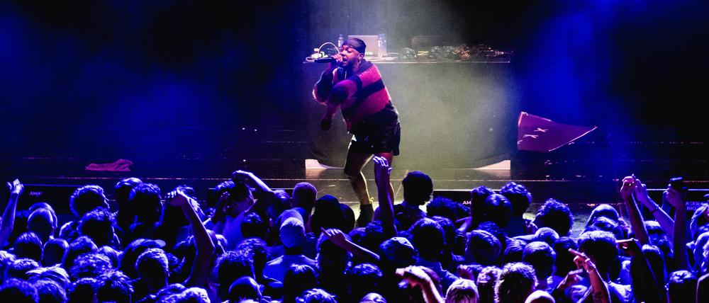 Der Rapper Jpegmafia bei einem Konzert in Kopenhagen.