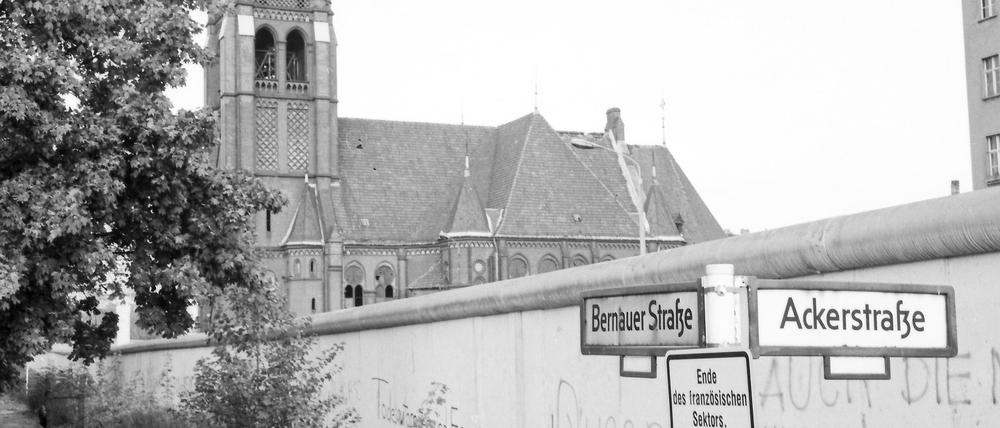 Die Versöhnungskirche direkt an der Mauer in der Bernauer Straße wurde vor 40 Jahren gesprengt. (Archivfoto)