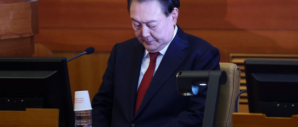 Es ist das erste Mal in der Geschichte Südkoreas, dass ein Präsident persönlich zu einem Amtsenthebungsverfahren erscheint.