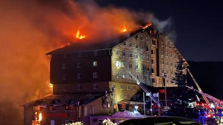 Am 21. Januar stand der 4. Stock des Ski-Hotels in Flammen. 78 Menschen starben dabei.