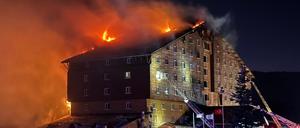 Am 21. Januar stand der 4. Stock des Ski-Hotels in Flammen. 78 Menschen starben dabei.