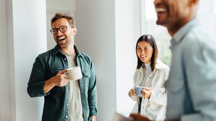 Kaffeetrinken mit Kollegen. Nett, aber zählt das schon als Präsenztag?