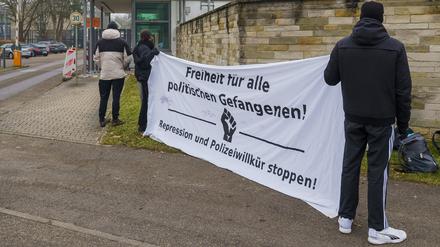 Proteste vor dem Bundesgerichtshof in Karlsruhe (im Bild), wo die Beschuldigten am heutigen Dienstag einem Ermittlungsrichter vorgeführt werden sollen.
