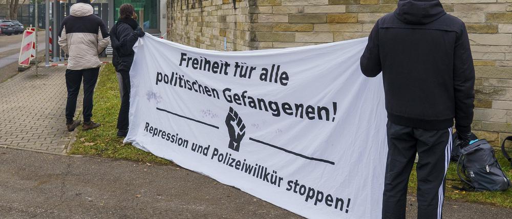 Proteste vor dem Bundesgerichtshof in Karlsruhe (im Bild), wo die Beschuldigten am heutigen Dienstag einem Ermittlungsrichter vorgeführt werden sollen.