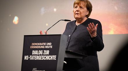 In ihrem Grußwort appellierte die ehemalige Bundeskanzlerin Angela Merkel an die jüngeren Generationen, sich mit den NS-Verbrechen auseinanderzusetzen. 