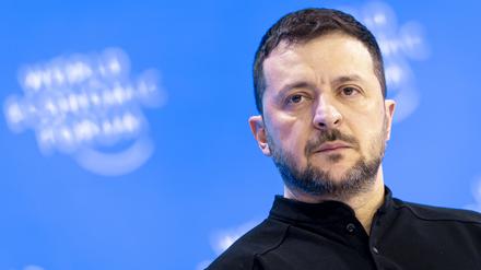21.01.2025, Schweiz, Davos: Der ukrainische Präsident Wolodymyr Selenskyj während einer Plenarsitzung in der Kongresshalle.