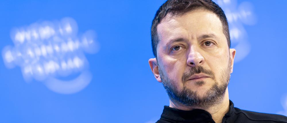 21.01.2025, Schweiz, Davos: Der ukrainische Präsident Wolodymyr Selenskyj während einer Plenarsitzung in der Kongresshalle.