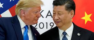 Donald Trump und Xi Jinping bei einem Treffen vor sechs Jahren: Der US-Präsident droht bislang nur mit Zöllen. 