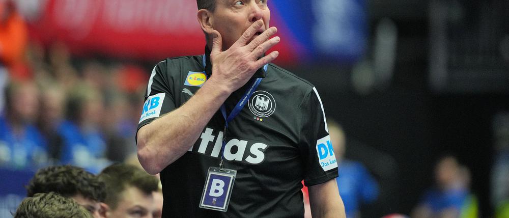 Für Bundestrainer Alfred Gislason geht die Handball-WM jetzt erst richtig los.