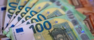 Die Sozialabgabequote aus Krankenversicherungs-, Pflegeversicherungs-, Arbeitslosenversicherung-, und Rentenbeiträgen sollen bis 2035 auf 49,7 Prozent ansteigen. 