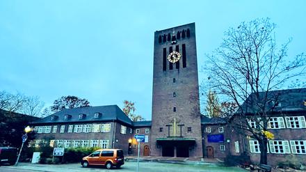 Die evangelische Christophoruskirche, ursprünglich Evangelische Kirche Siemensstadt, liegt am Schuckertdamm 336–340 im Berliner Ortsteil Siemensstadt Spandau